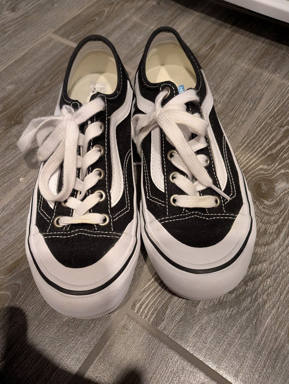 Vans Black and White Low-Top Lace Sneakers Ultra Cush EUC